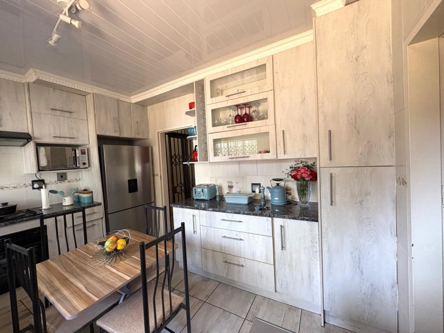 To Let 3 Bedroom Property for Rent in Doorn Free State